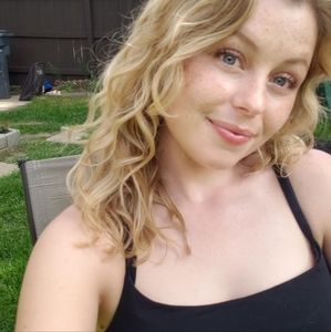 Meet your Posher, Caitlin